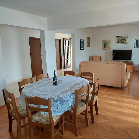 Holiday home Seafront House Nusha Donji Okrug (Ciovo)