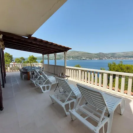 Seafront House Nusha *