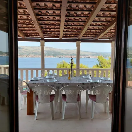 Holiday home Seafront House Nusha *