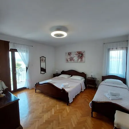 Seafront House Nusha *