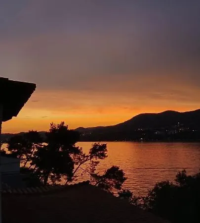 Holiday home Seafront House Nusha Donji Okrug (Ciovo)