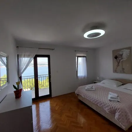 Seafront House Nusha *