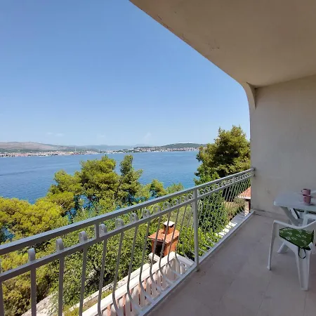 Seafront House Nusha Holiday home *