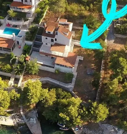 Seafront House Nusha